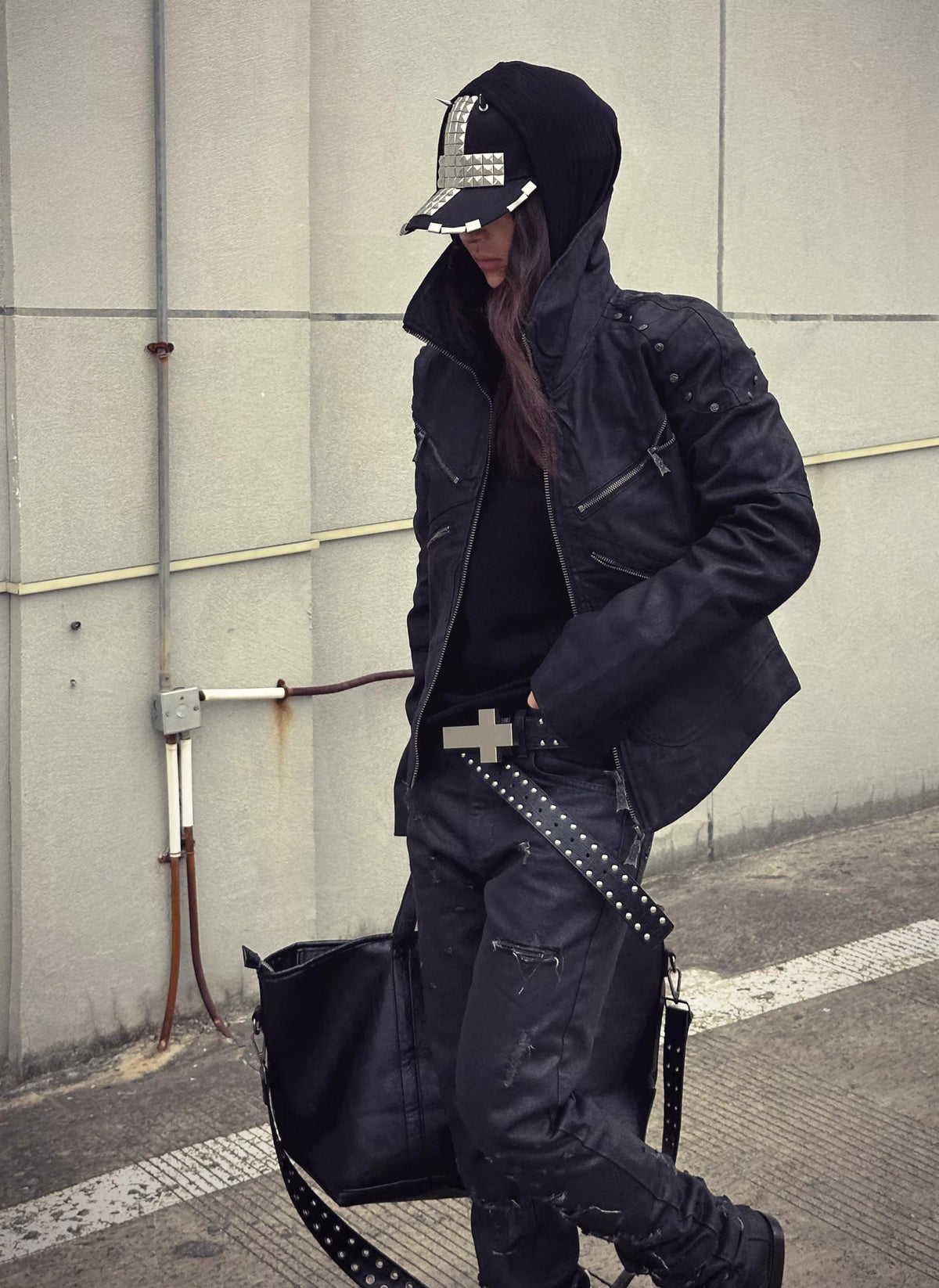 STUDDED CROSS BELT WITH BURST PATTERN