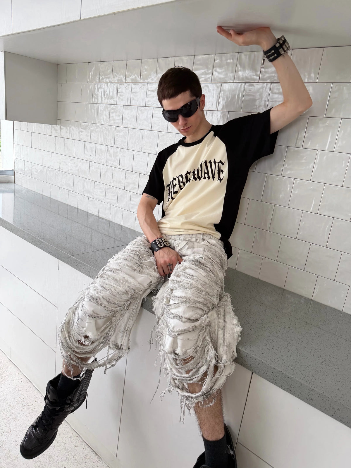 DESTROYED WHITE WIDE-LEG SHORTS