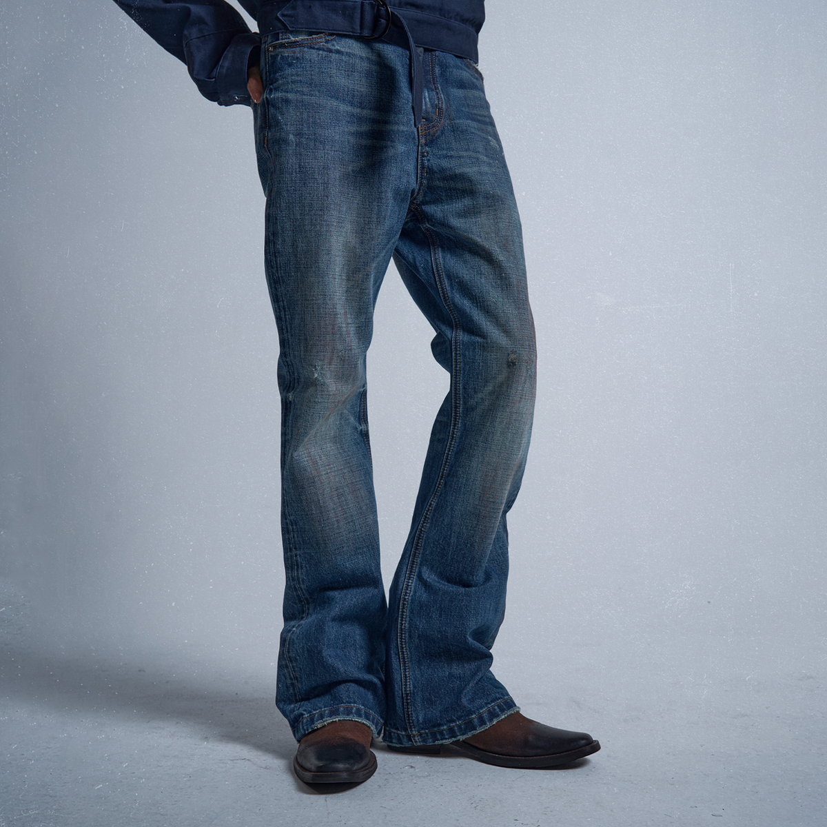 DISTRESSED NAVY MICRO JEANS