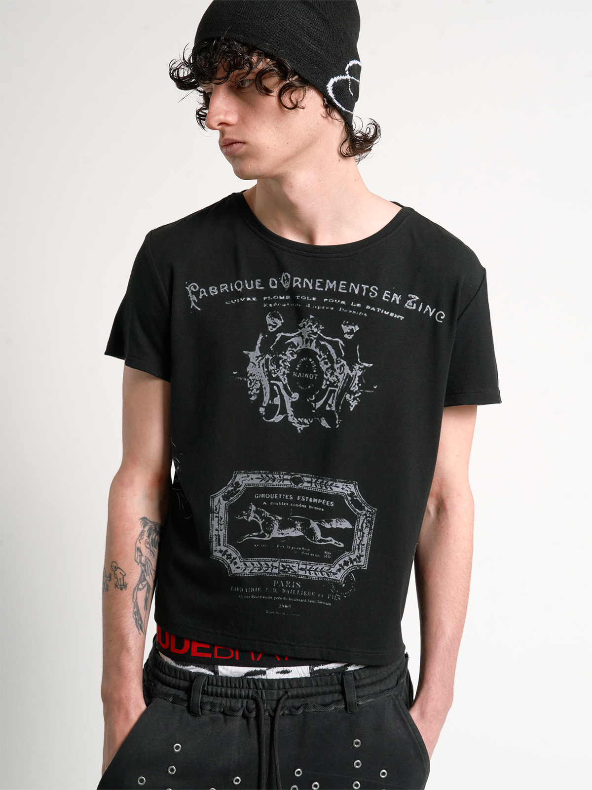 ENGRAVED PRINT STREET TEE