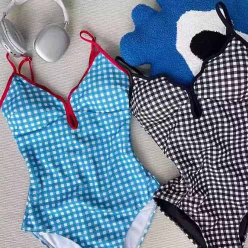 TRENDY OPEN-BACK ONE-PIECE SWIMSUIT