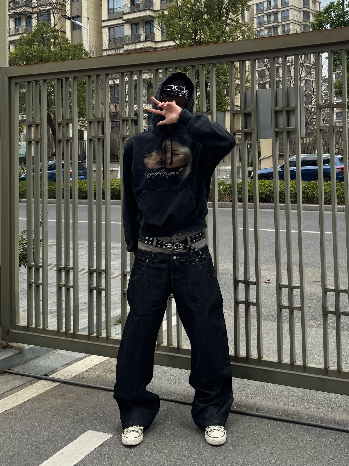 DOUBLE-WAISTED BAGGY JEANS