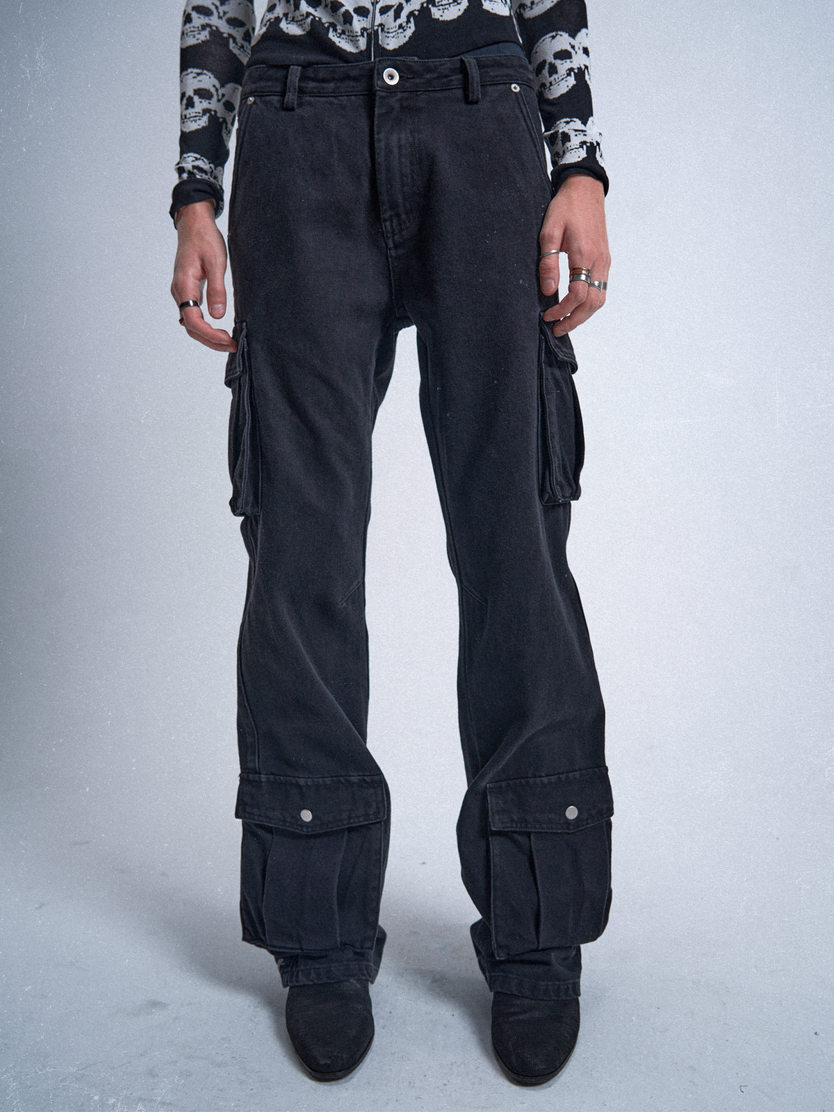 DISTRESSED BLACK SLIM FIT DENIM PANTS