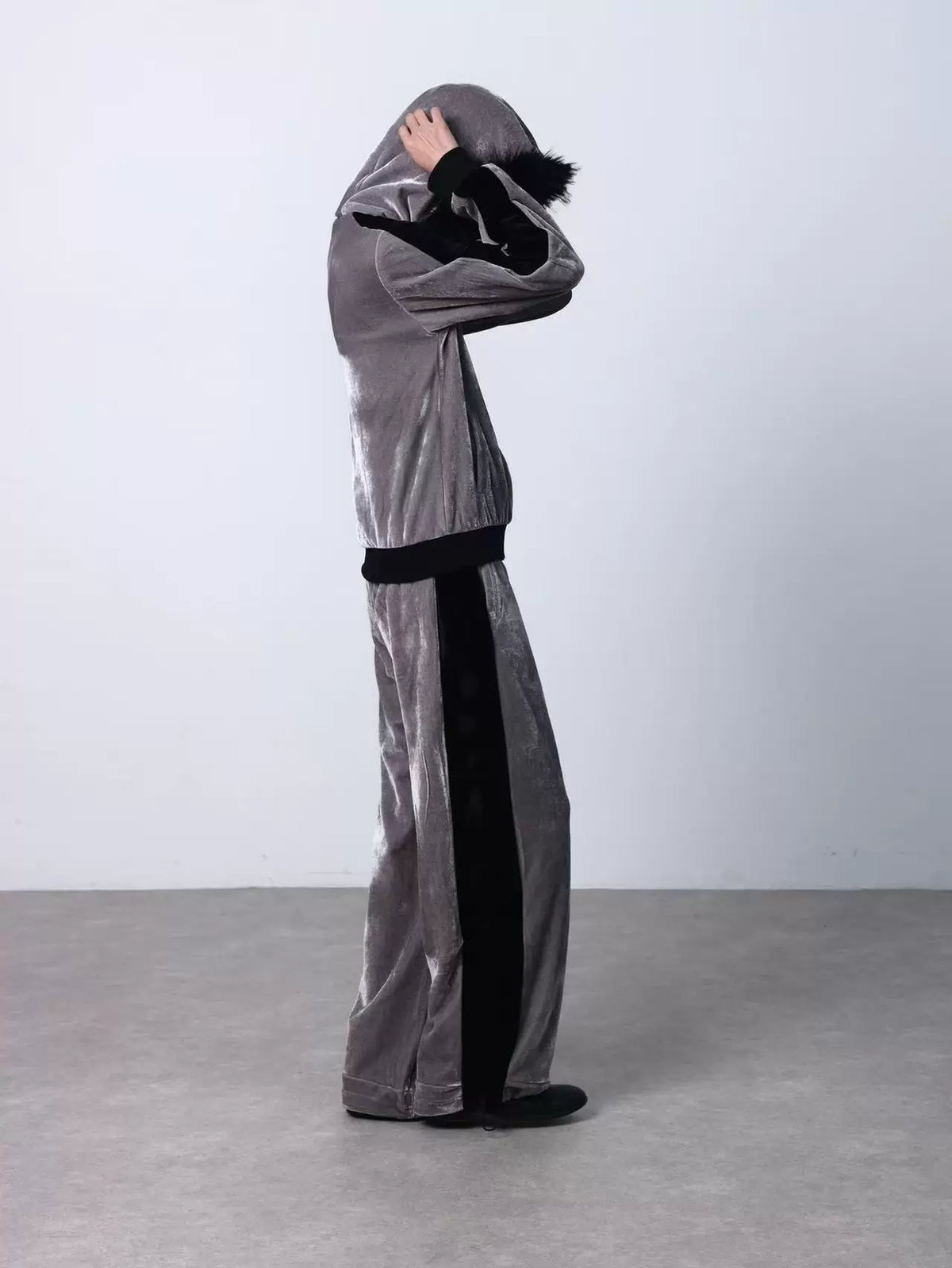 SILVER VELVET RETRO SWEATPANTS