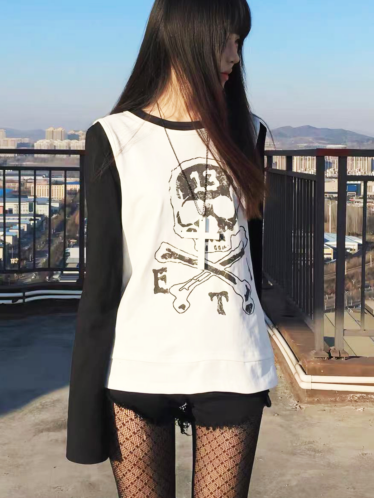 DOUBLE NECKLINE COLOR CLASH TEE