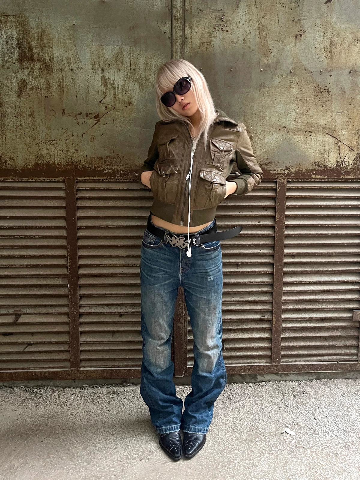 DISTRESSED NAVY MICRO JEANS