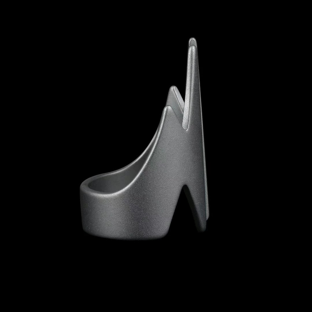HOLLOW DIAMOND SHAPED RING