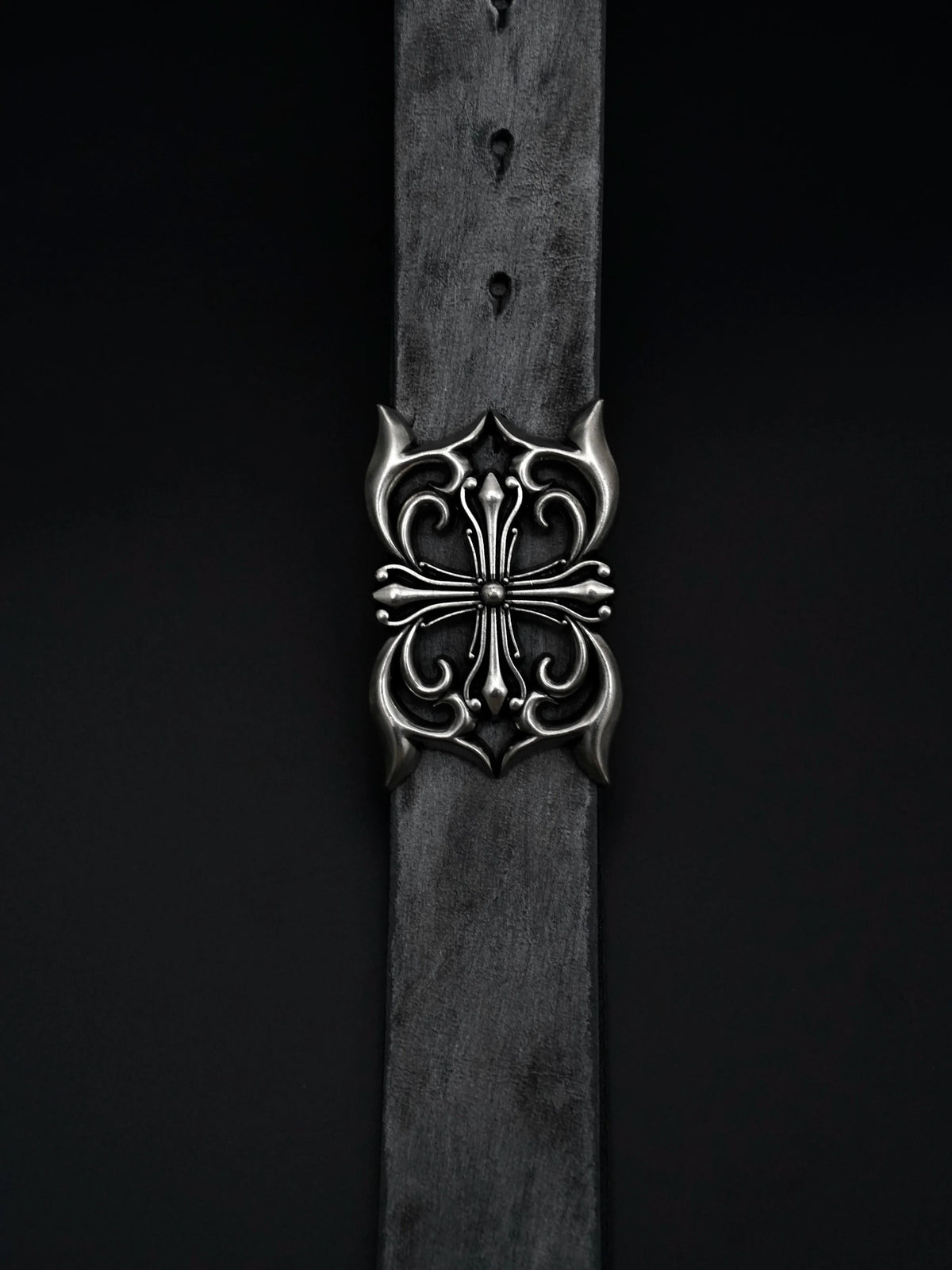 VINTAGE SCULPTED LEATHER BELT