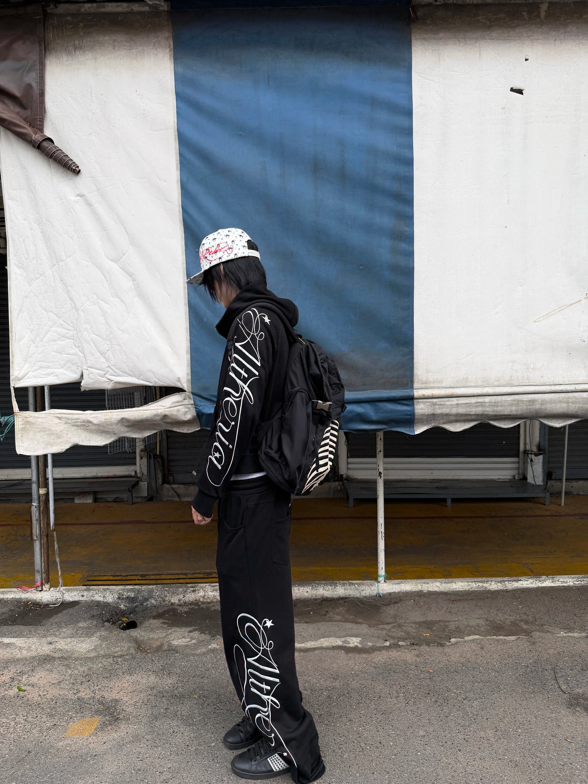 RIVET-STYLE SPORTS HOODIE JACKET