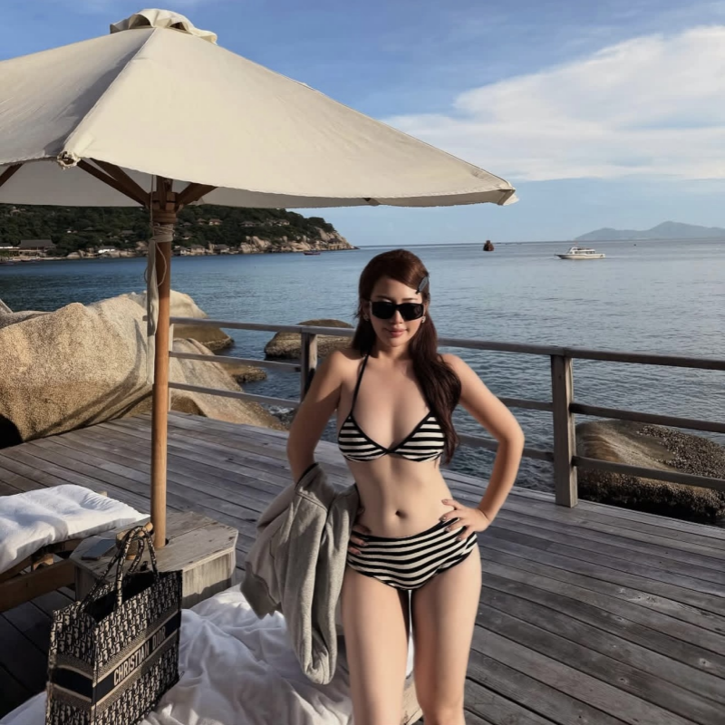 HALTER-NECK STRIPED BIKINI SET