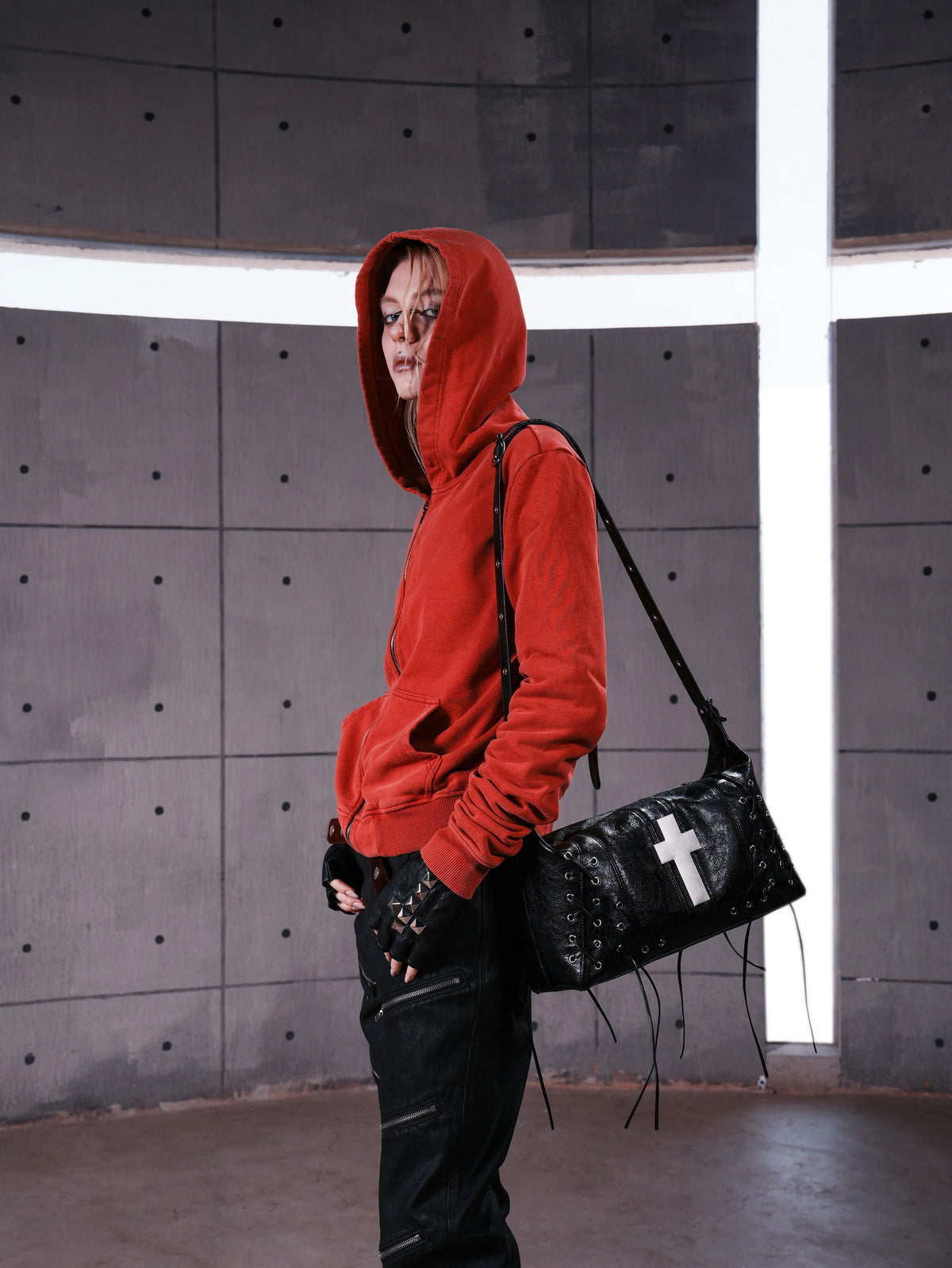 CROSSBODY SQUARE TOTE BAG