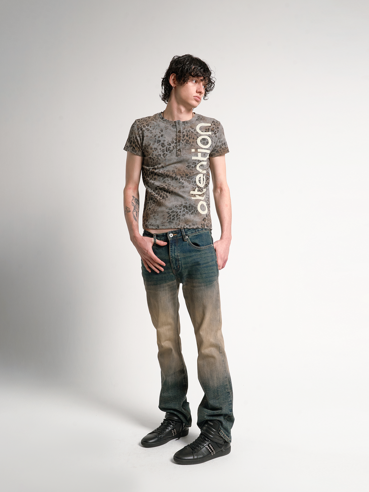 WASHED GRADIENT MUD DYE JEANS