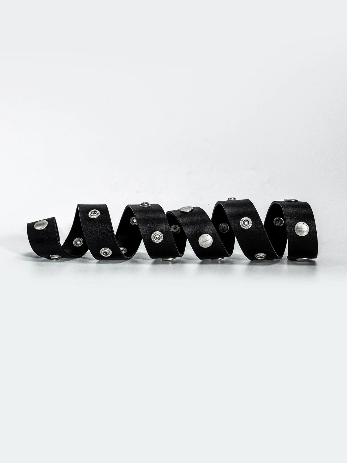 STUDDED LEATHER BUCKLE BELT