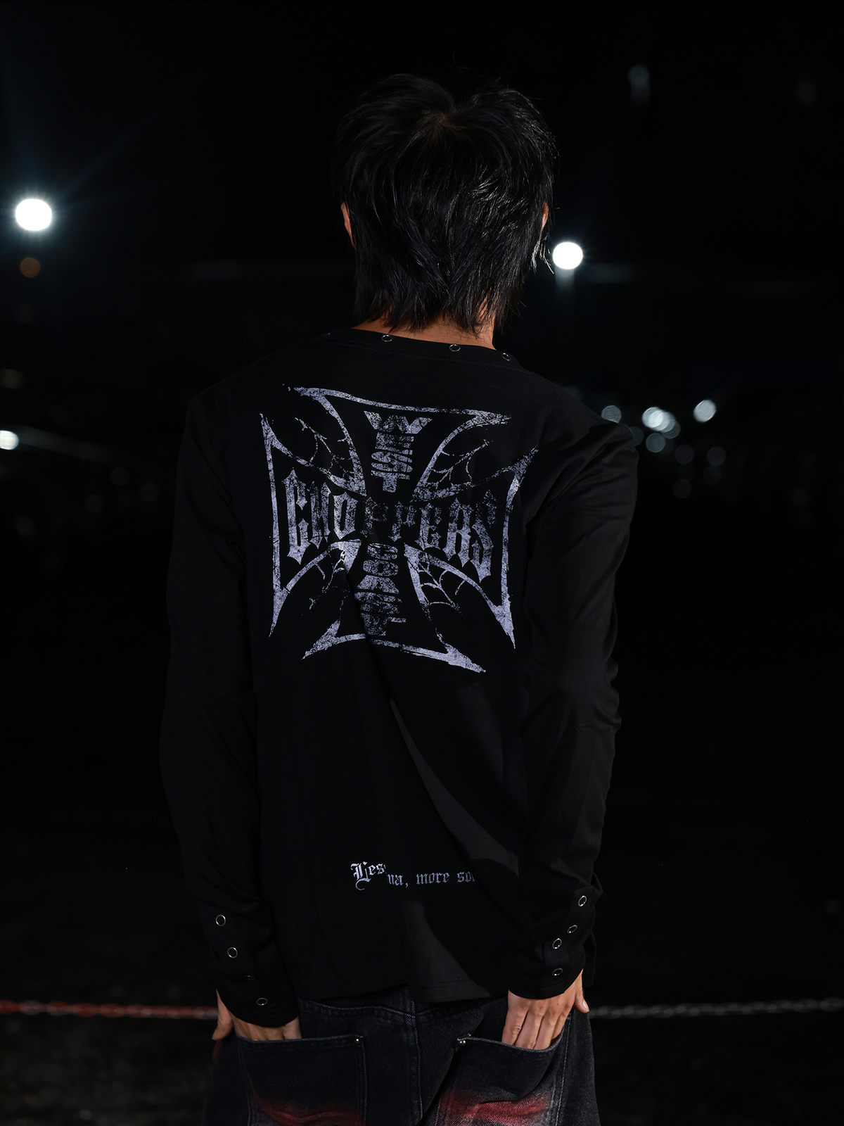 GOTHIC V-NECK LONG SLEEVE TEE