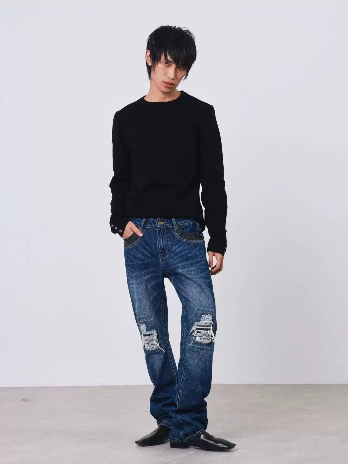PREMIUM KEY EMBROIDERY KNIT SWEATER