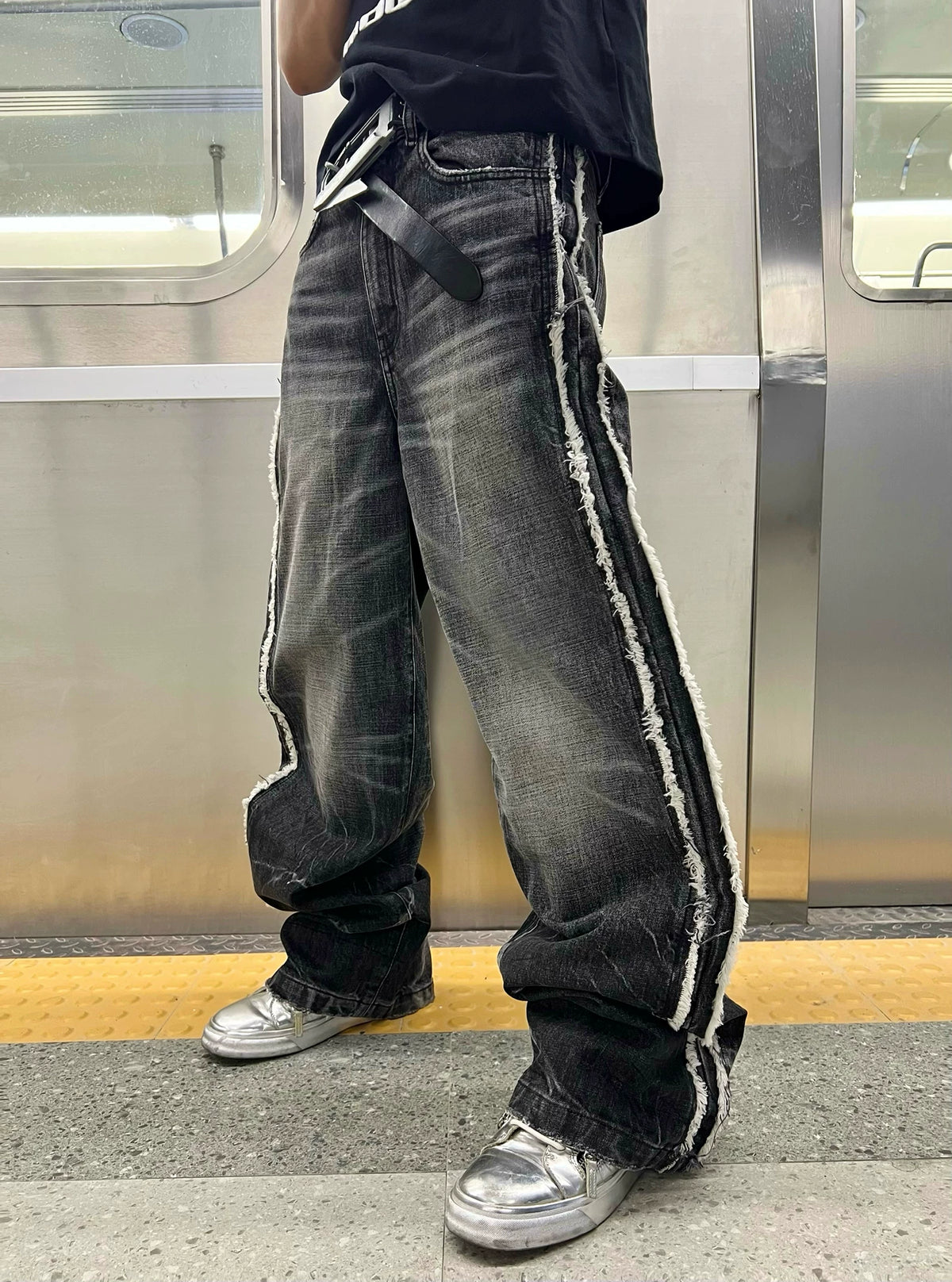 LIGHTNING STRIPE RAW EDGE JEANS