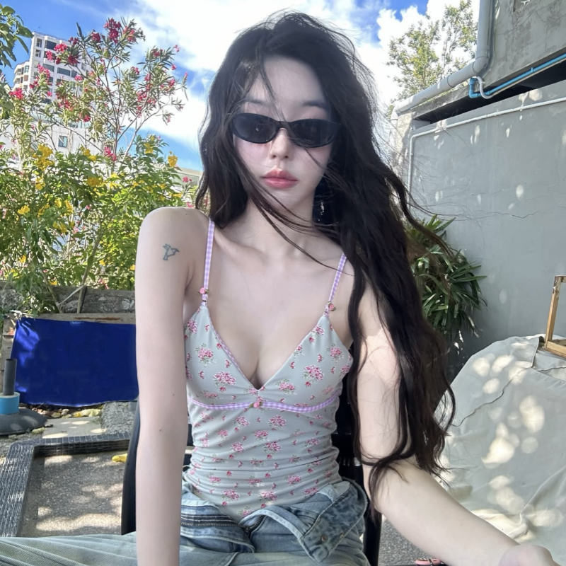 FLORAL V-NECK ONE-PIECE SWIMSUIT