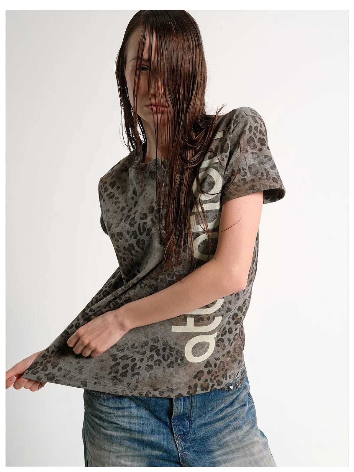 BROWN LEOPARD PRINT HENLEY T-SHIRT