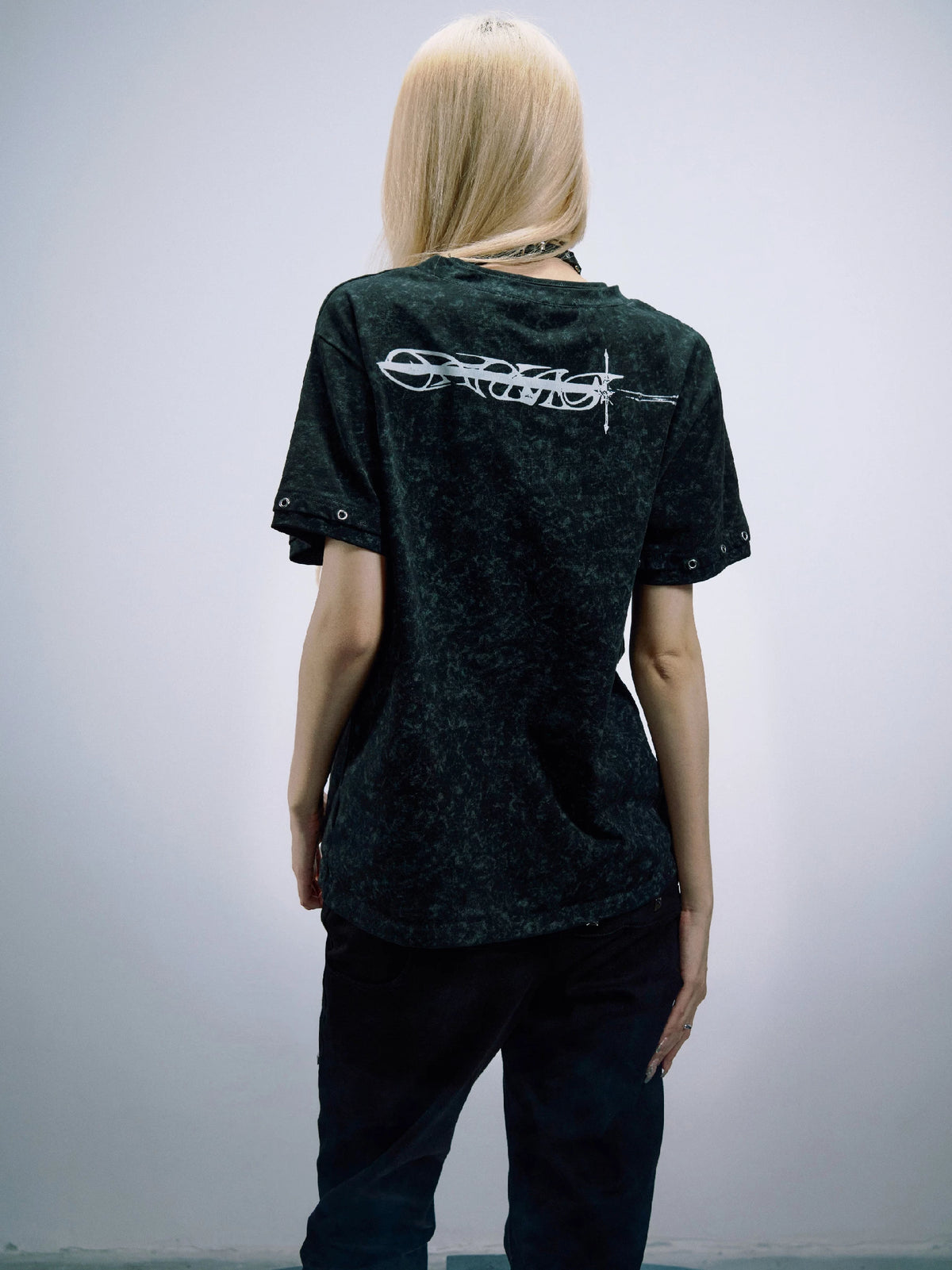 DISTRESSED V-NECK CASUAL T-SHIRT