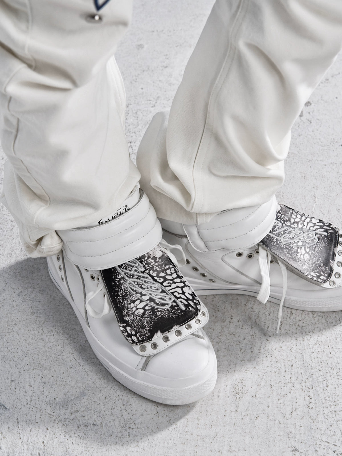 CASUAL HIGH-TOP SNEAKERS WITH INSOLES