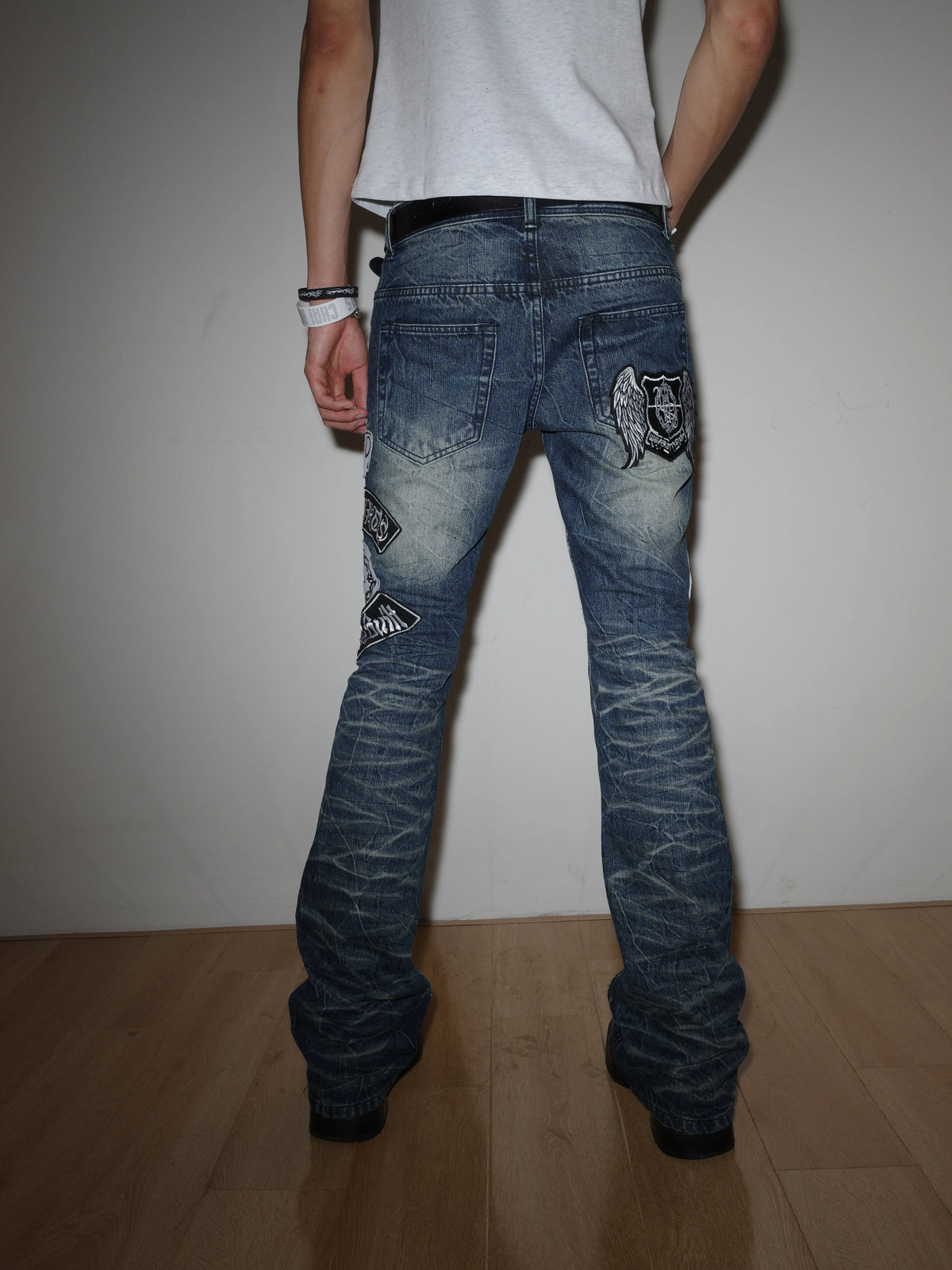 VINTAGE-WASHED PLEATED CAT-EAR JEANS