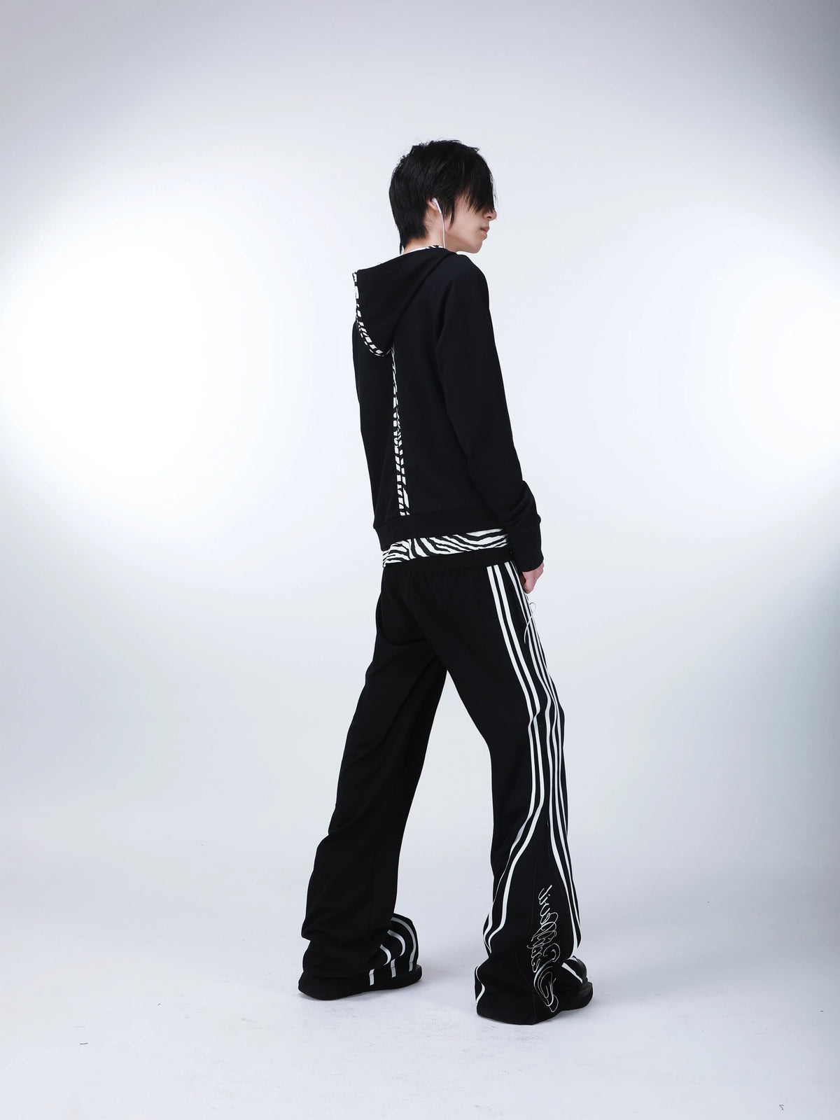 DECONSTRUCTED ZIPPER STRIPED SWEATPANTS