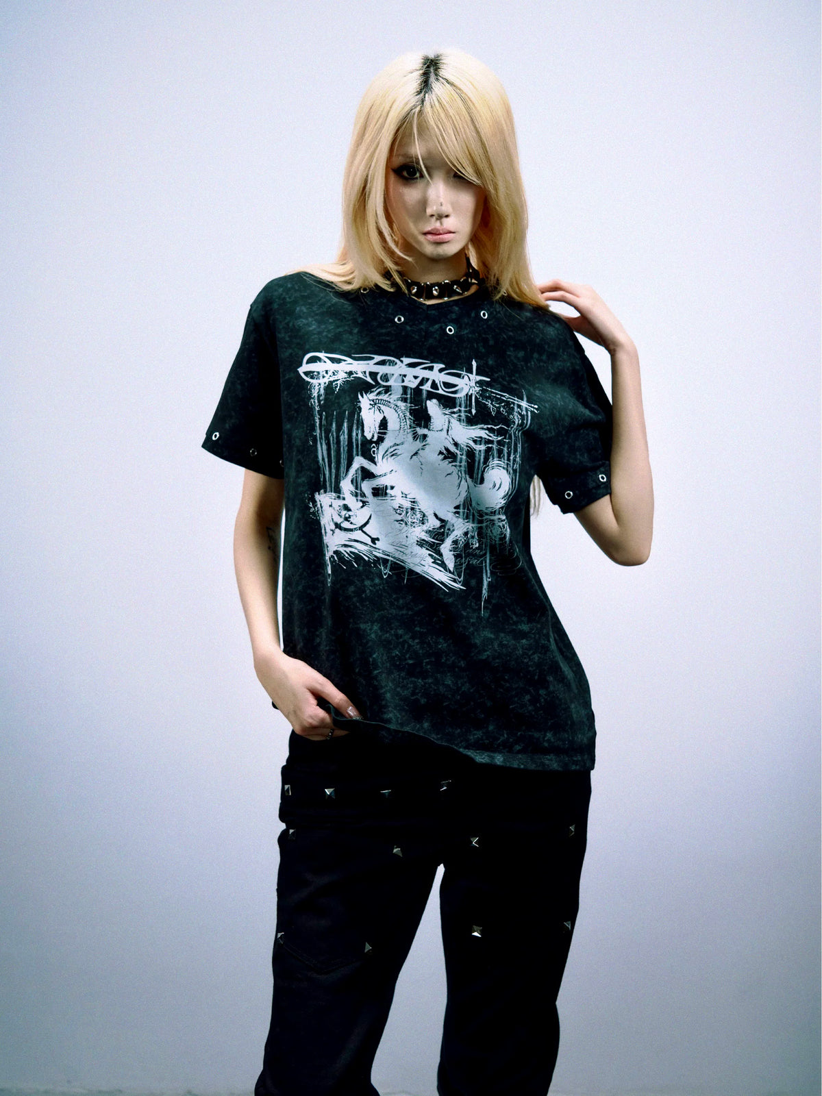 DISTRESSED V-NECK CASUAL T-SHIRT