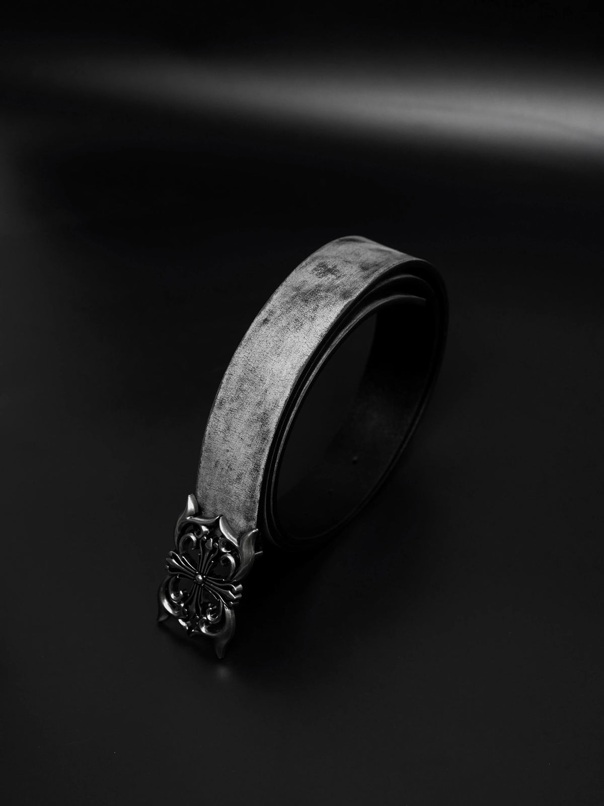 VINTAGE SCULPTED LEATHER BELT