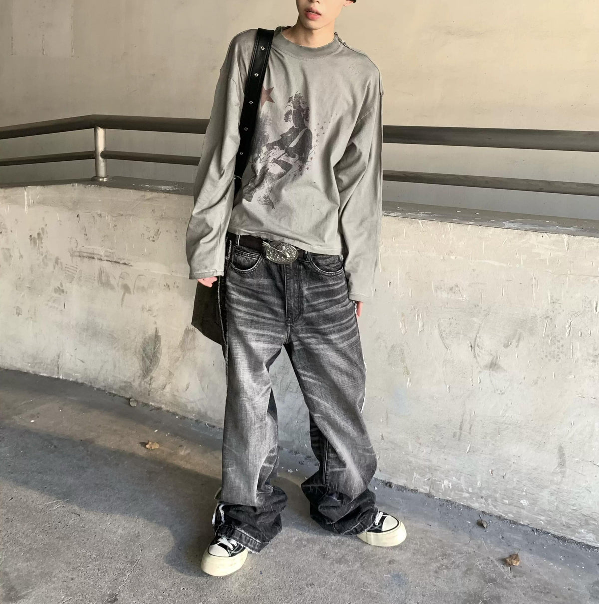 LIGHTNING STRIPE RAW EDGE JEANS