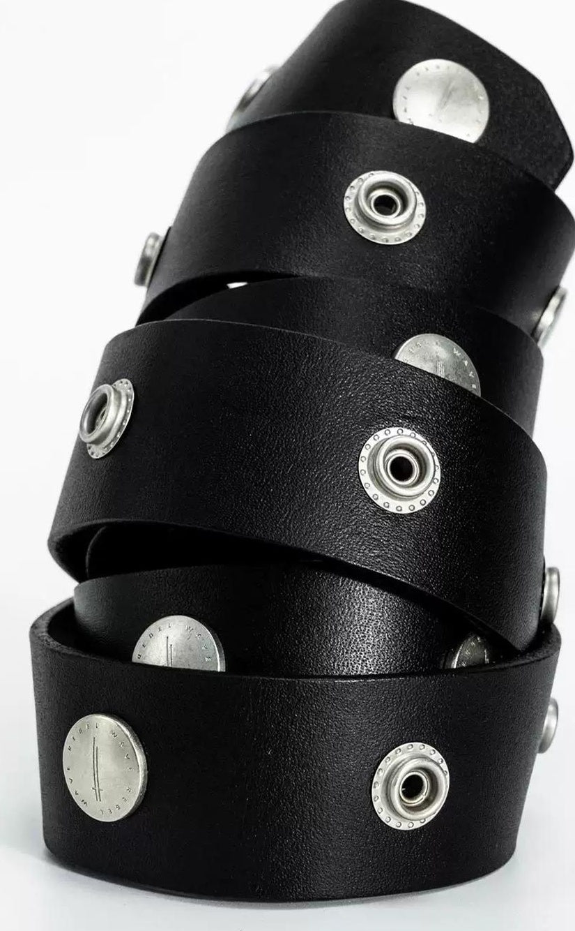 STUDDED LEATHER BUCKLE BELT