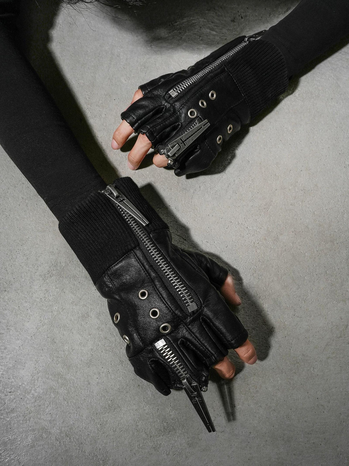 PUNK LAYERED ZIPPER GLOVES