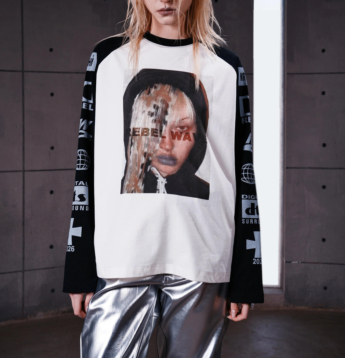 WAVE PORTRAIT PRINT LONG SLEEVE TEE