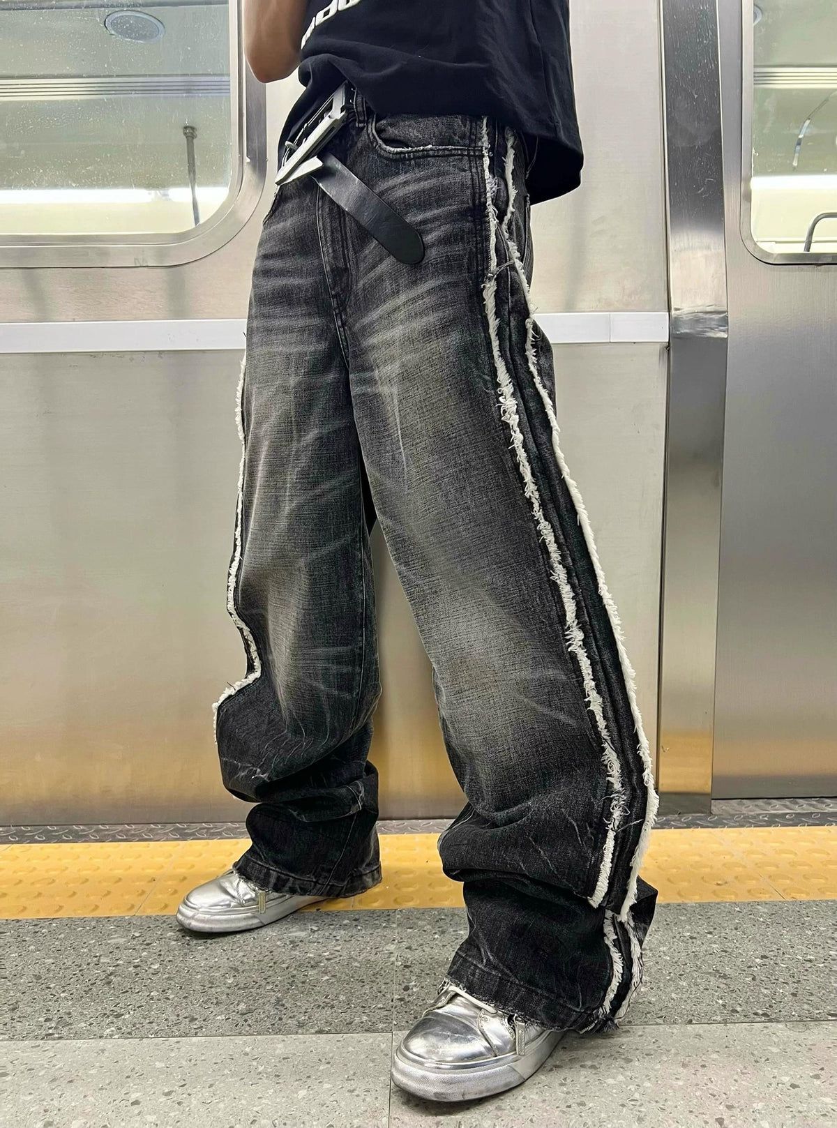 LIGHTNING STRIPE RAW EDGE JEANS