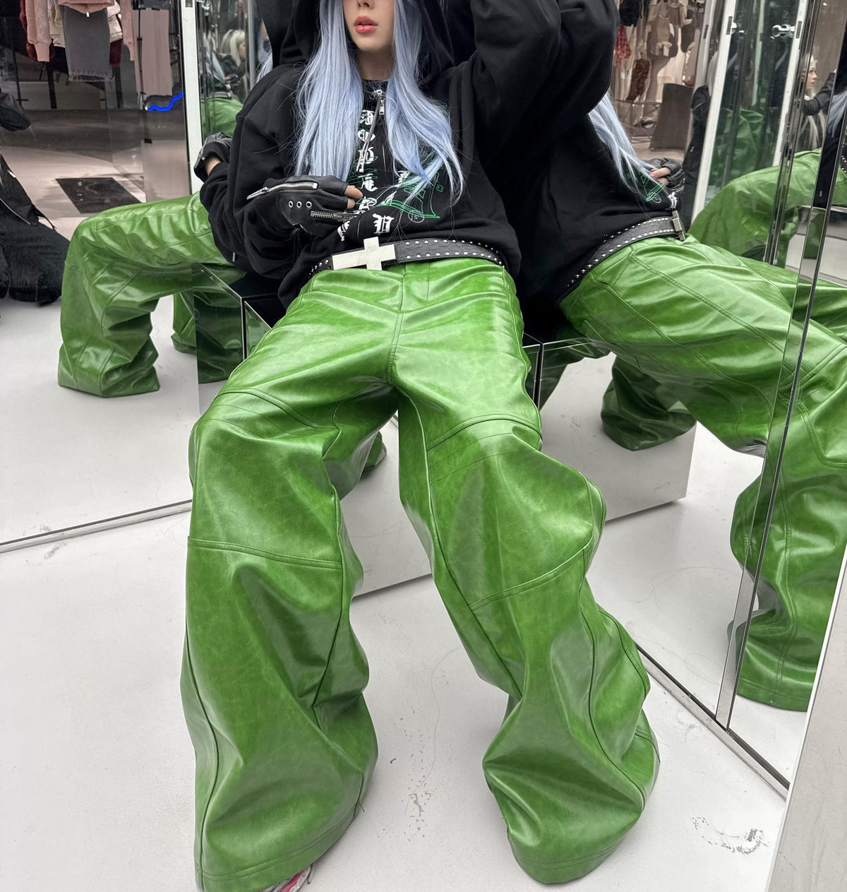 CRISPY GREEN LEATHER PANTS