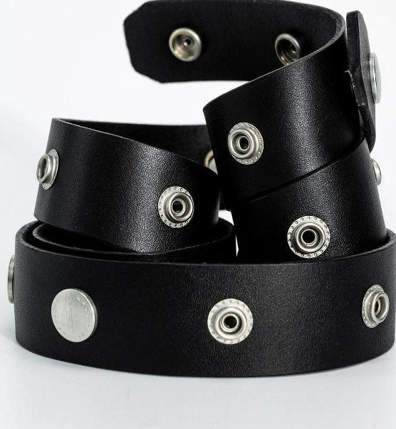STUDDED LEATHER BUCKLE BELT