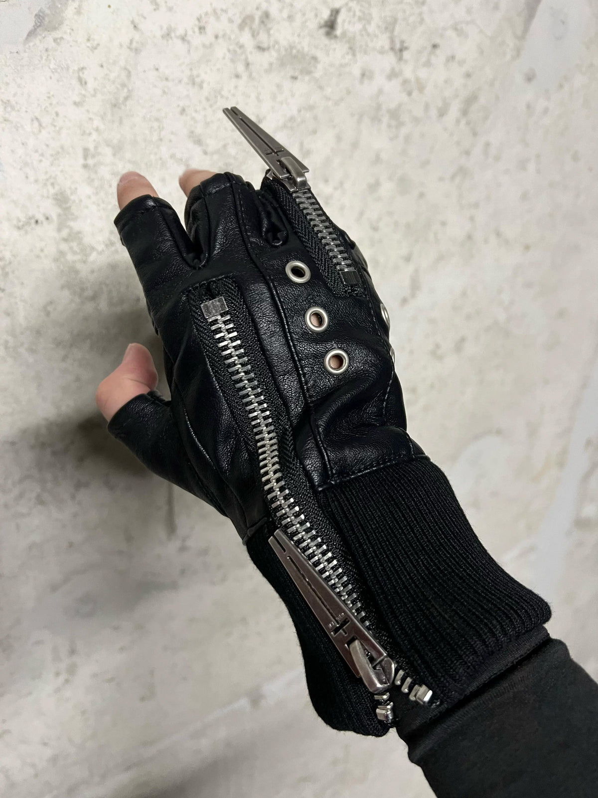 PUNK LAYERED ZIPPER GLOVES