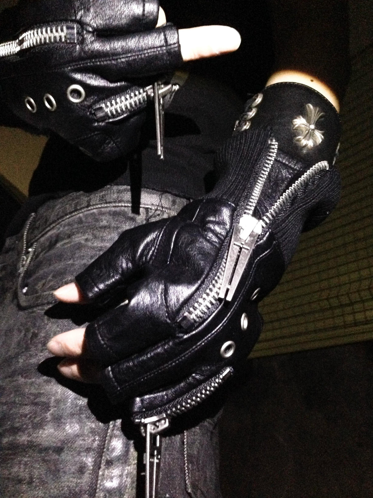 PUNK LAYERED ZIPPER GLOVES