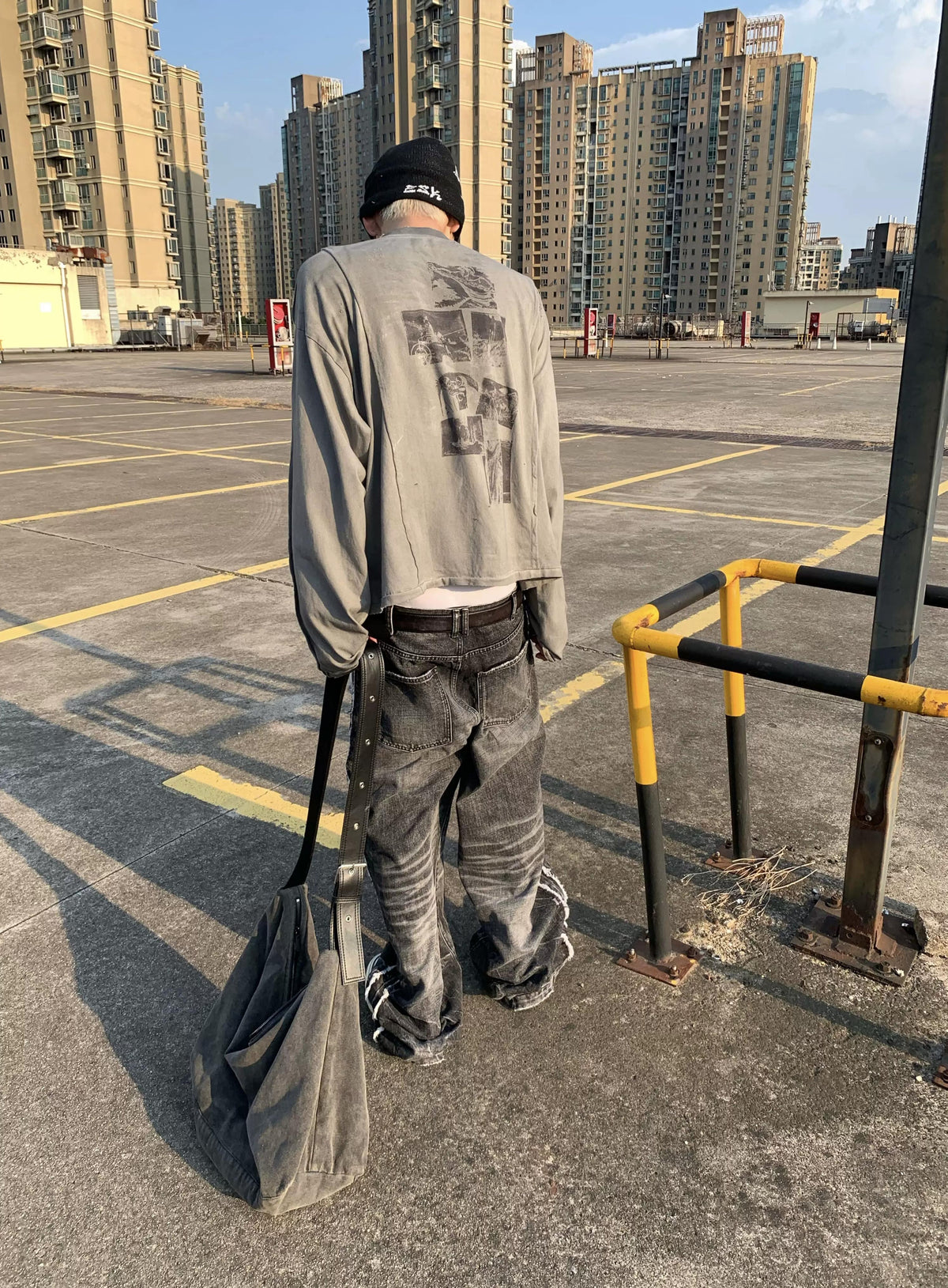 LIGHTNING STRIPE RAW EDGE JEANS