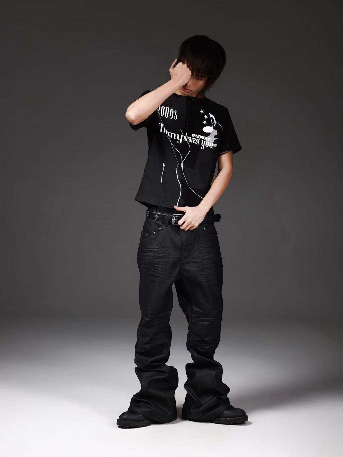 PREMIUM BLACK COLLAR T-SHIRT
