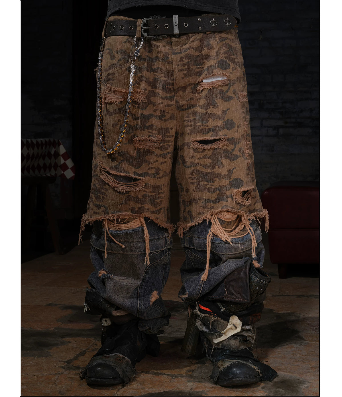 DESTRUCTION CAMOUFLAGE DENIM SHORTS