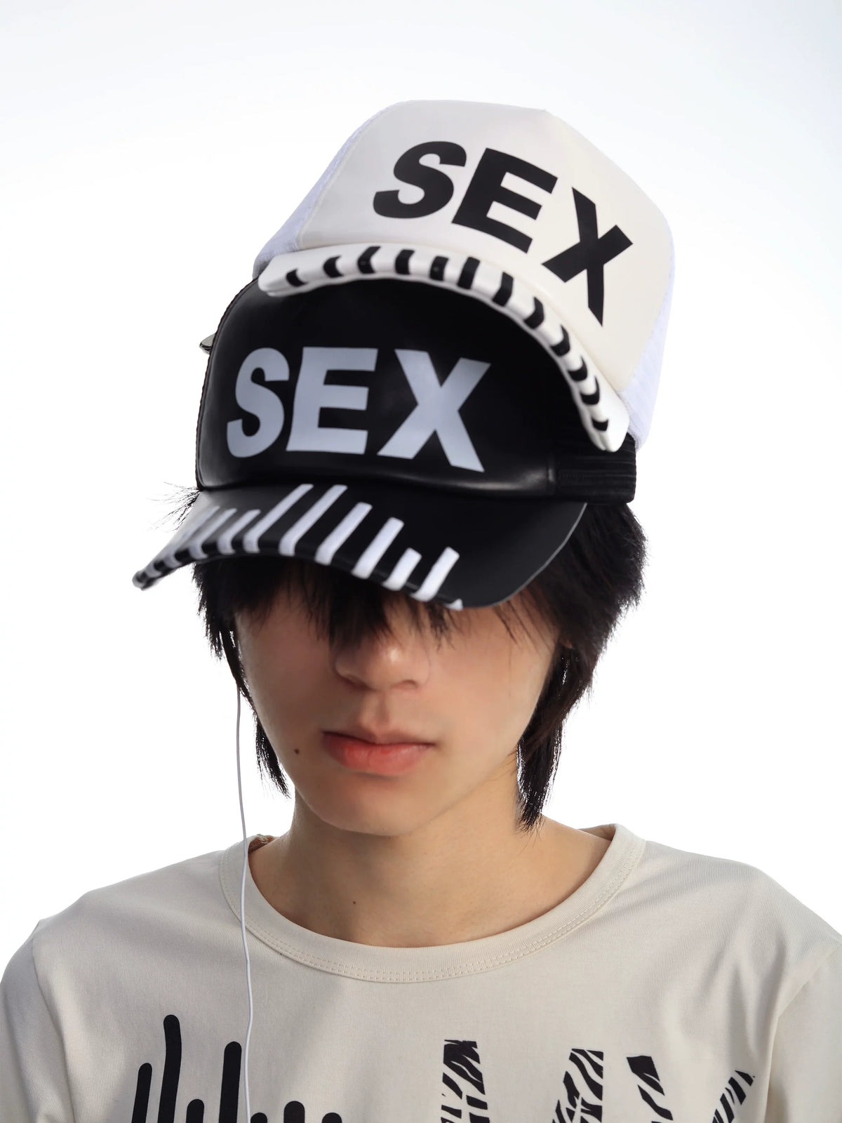 PARTY CAP WITH RHYTHM DESIGN