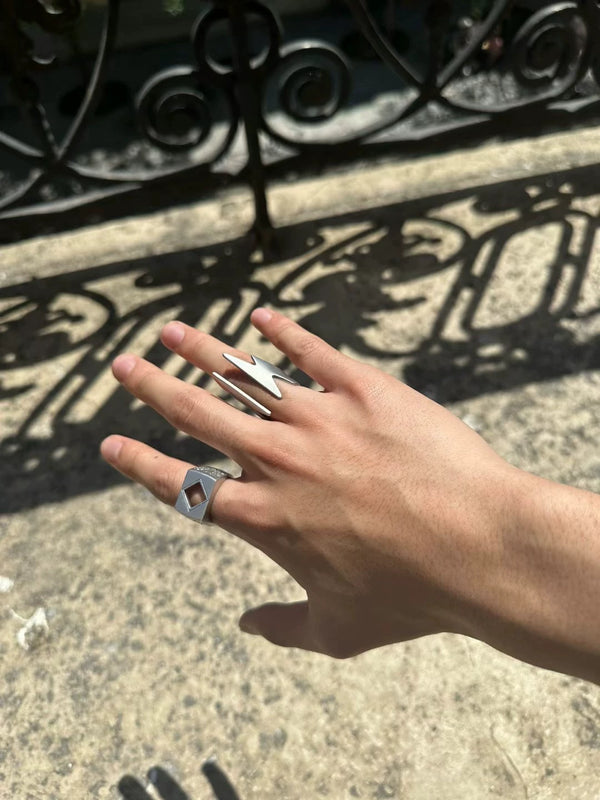 HOLLOW DIAMOND SHAPED RING