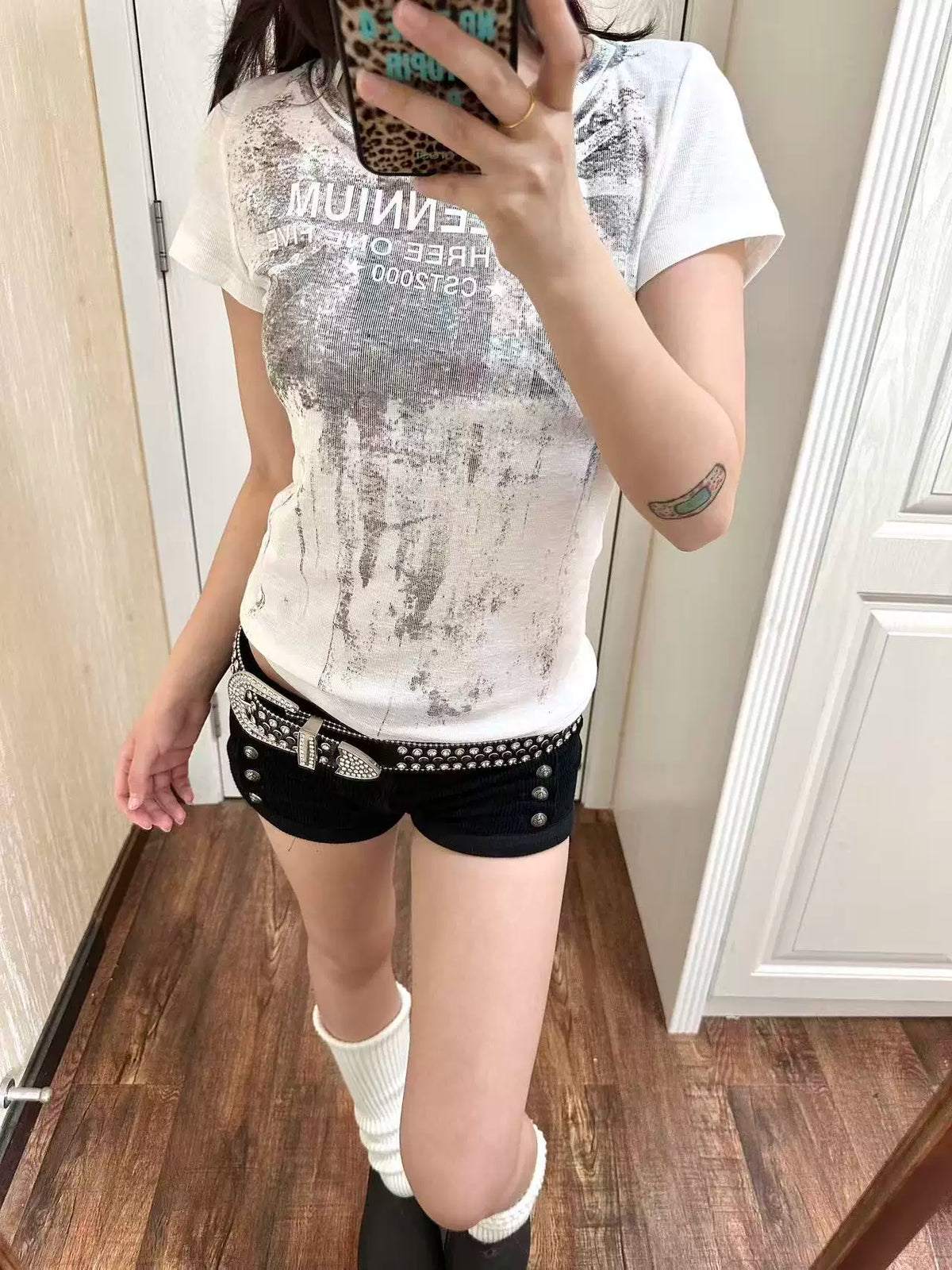 BEIGE TORN FLAG T-SHIRT