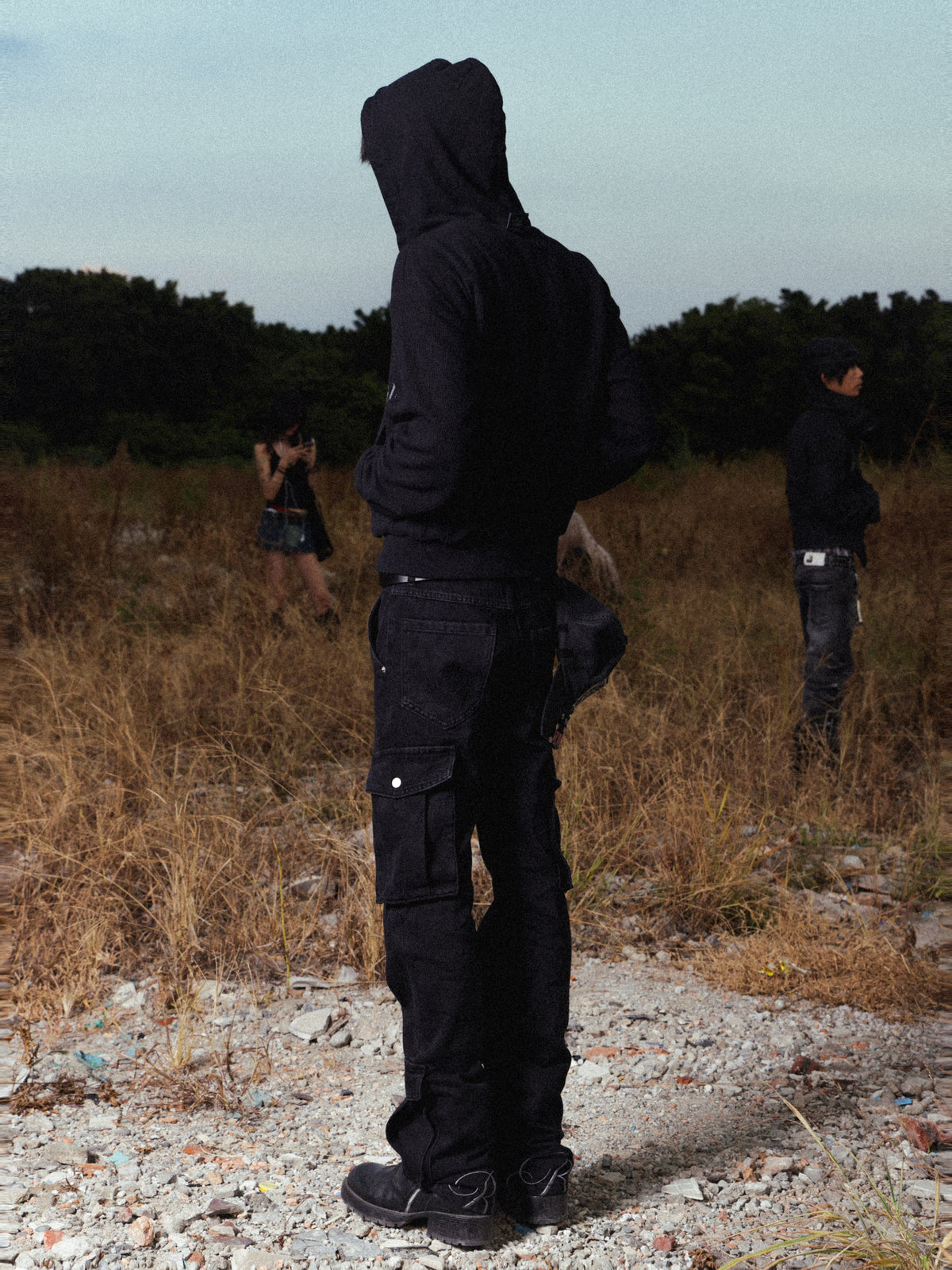 DISTRESSED BLACK SLIM FIT DENIM PANTS