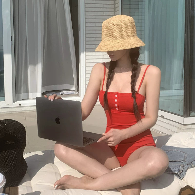 FLATTERING SOLID-COLOR SWIMSUIT