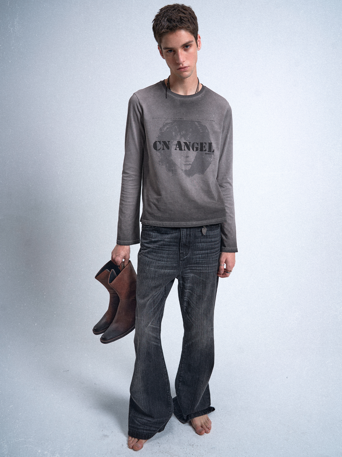 DISTRESSED LEATHER CHELSEA BOOTS
