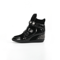 RETRO RIVET PLATFORM SNEAKERS