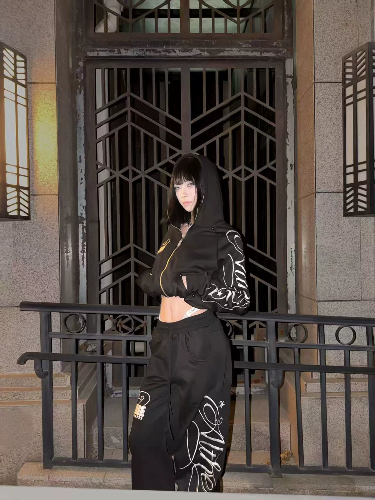 RIVET-STYLE SPORTS HOODIE JACKET