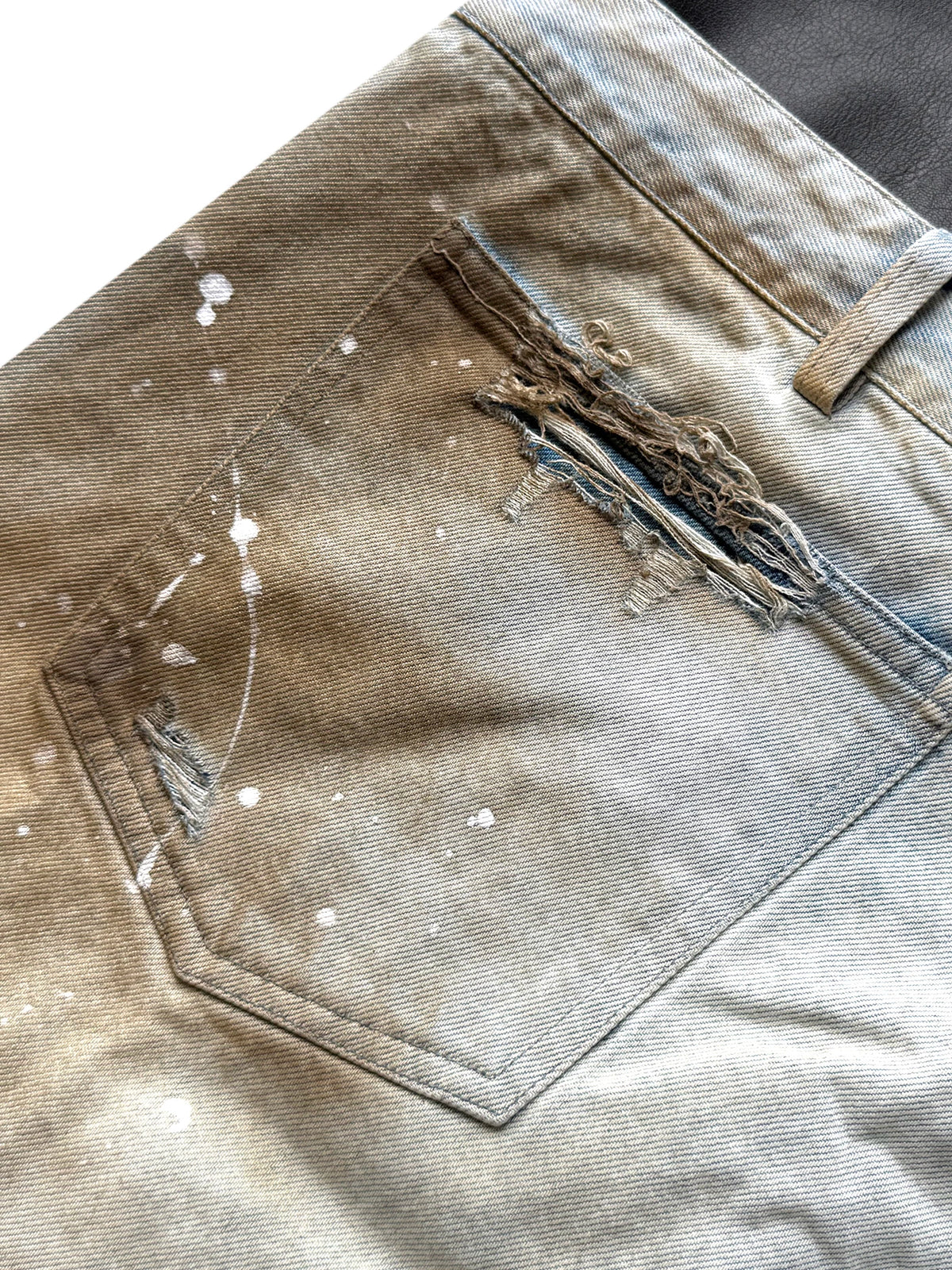DISTRESSED DOUBLE-WAIST JEANS