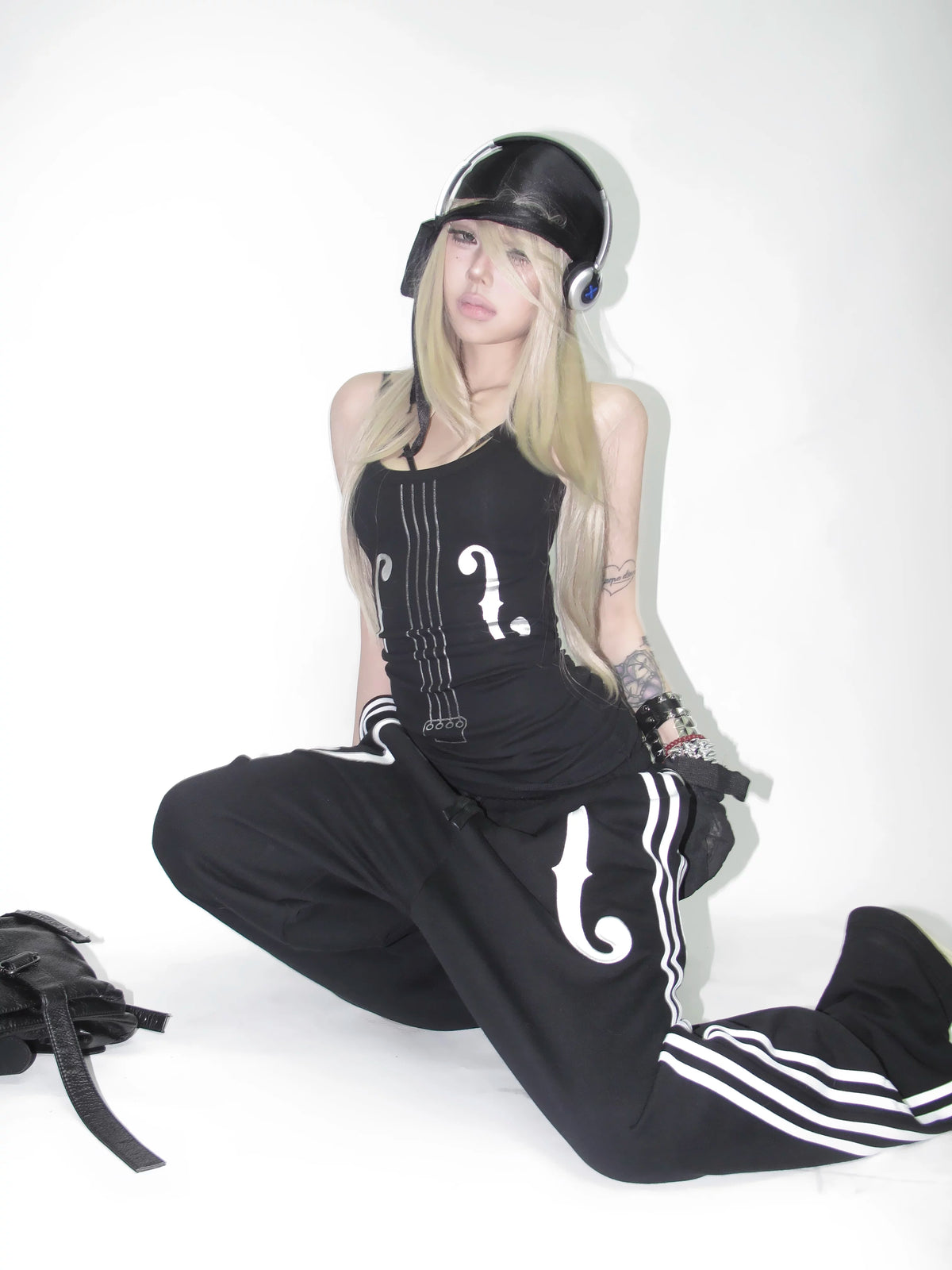 STRETCHY VIOLIN PRINT TANK TOP
